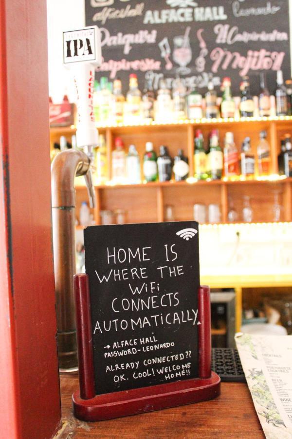 Alface Hall Hostel & Bar Lissabon Buitenkant foto